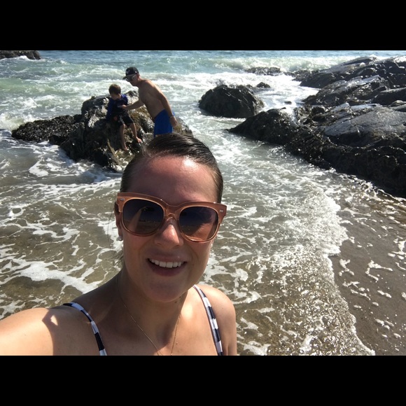 Meet your Posher, Claudia - Picture 1 of 1